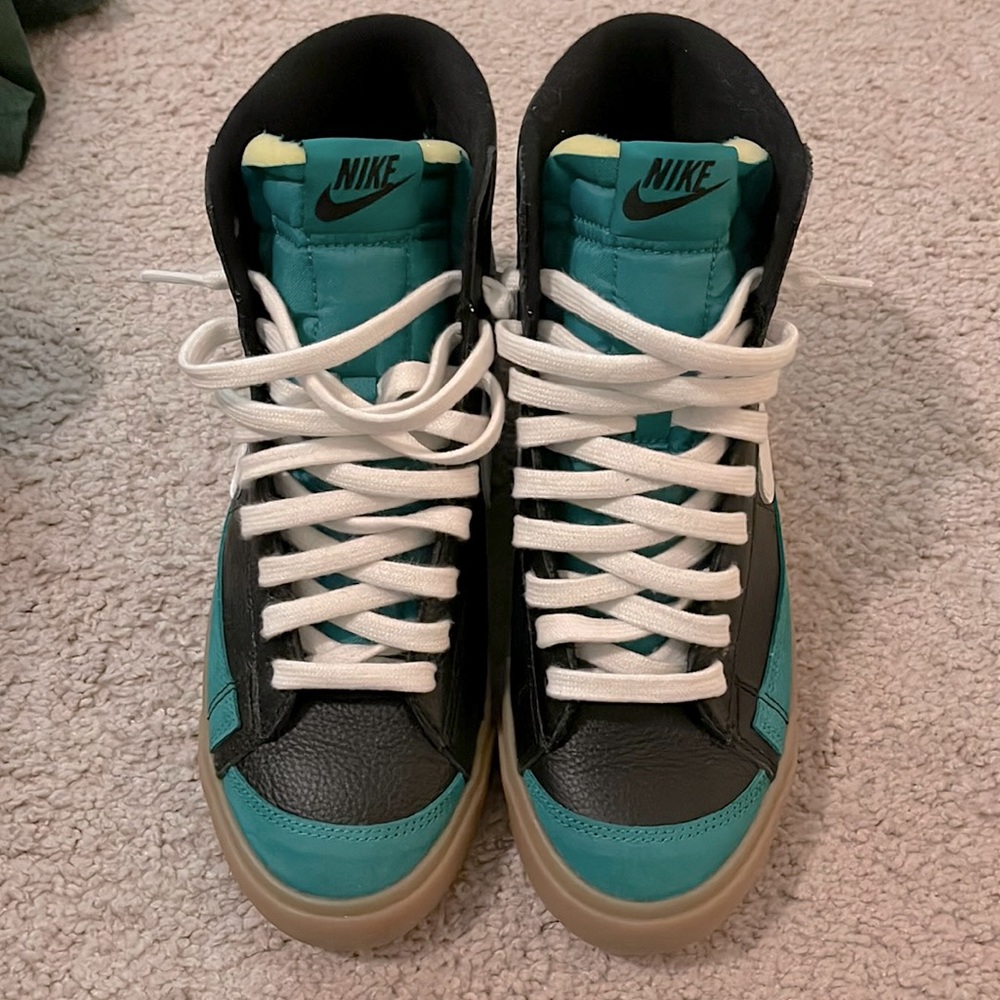 *NEVER WORN* Leather Nike Hi Tops